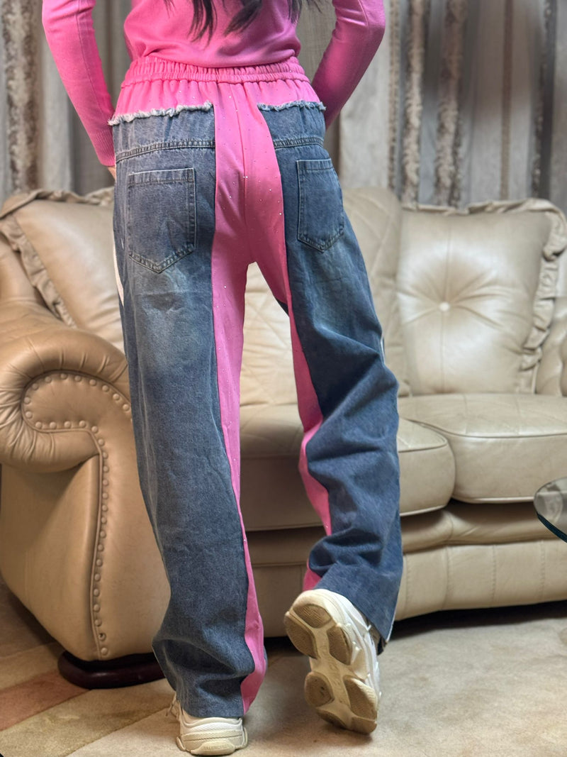 Pantaloni denim con dettagli sportivi rosa