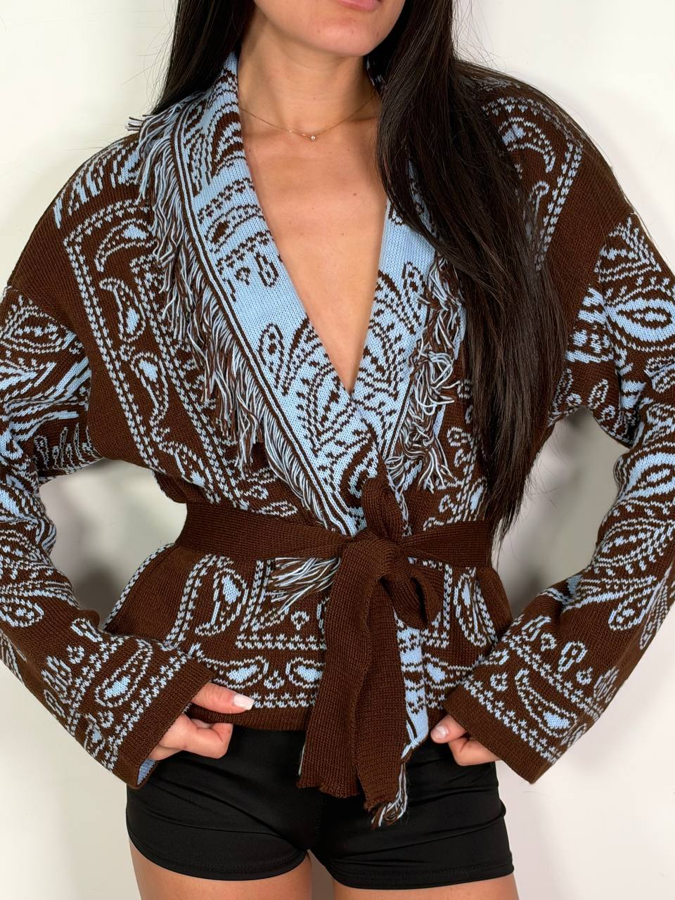 Cardigan Bandana Crop Mocha, fantasia bandana con frange e cintura