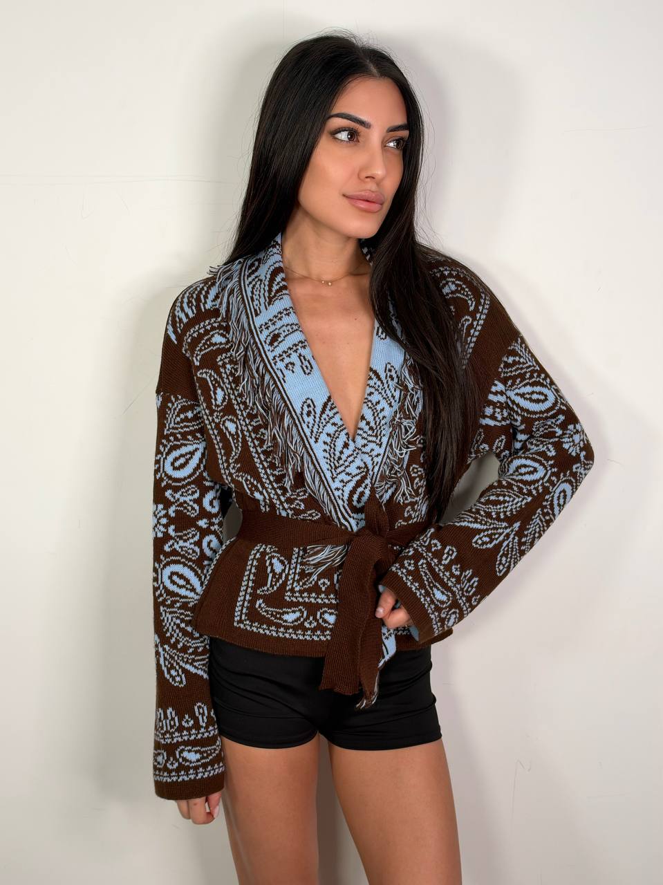 Cardigan Bandana Crop Mocha, fantasia bandana con frange e cintura