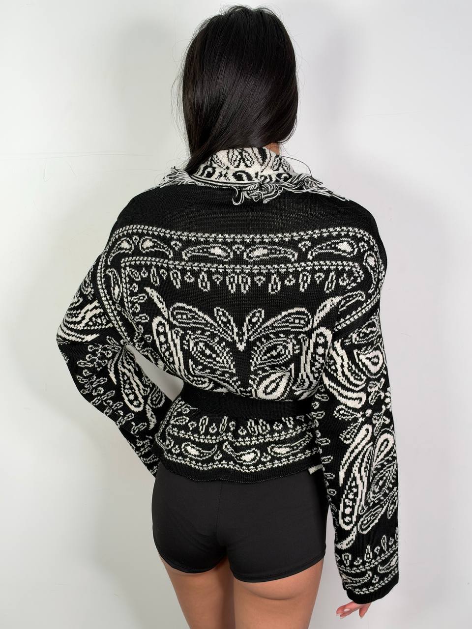 Cardigan Bandana Crop Nero, fantasia bandana con frange e cintura