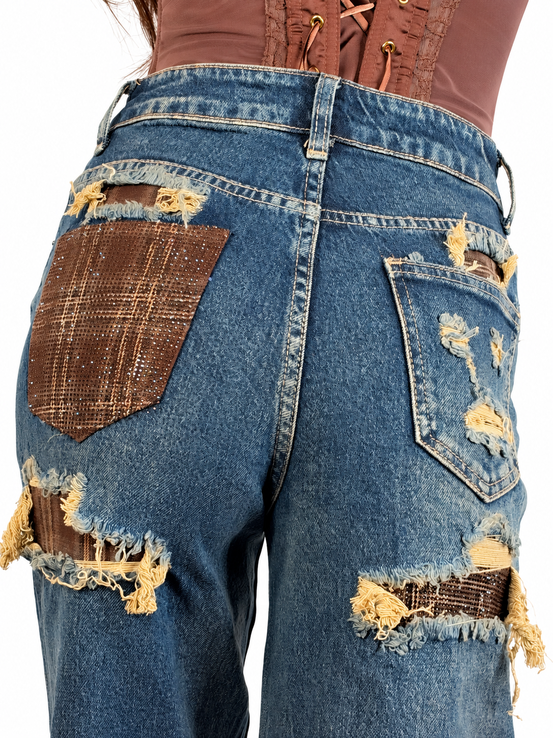 Jeans Galassia Texas con dettagli marroni - foto 9 su sfondo bianco