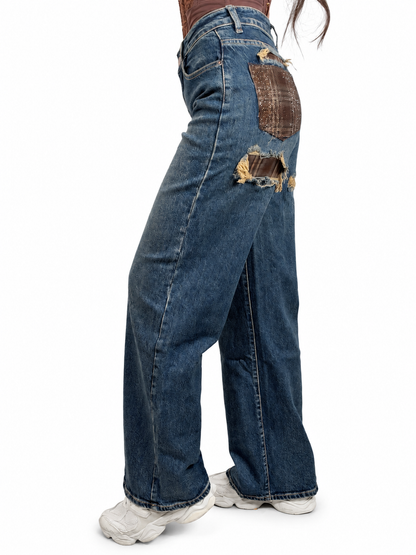 Jeans Galassia Texas con dettagli marroni - laterale su sfondo bianco